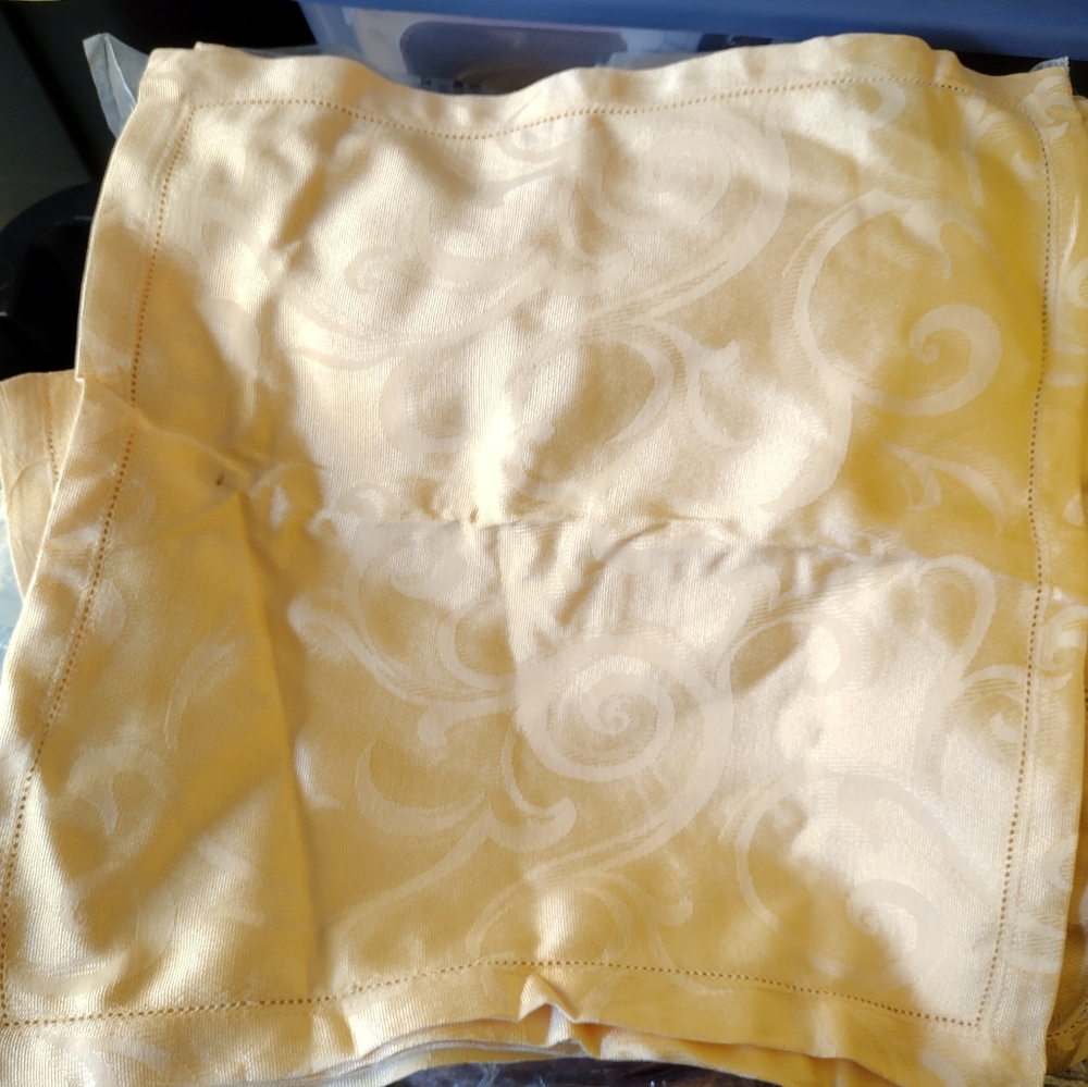 6 PC Chris Madden Damask Napkins Gold Scrolls